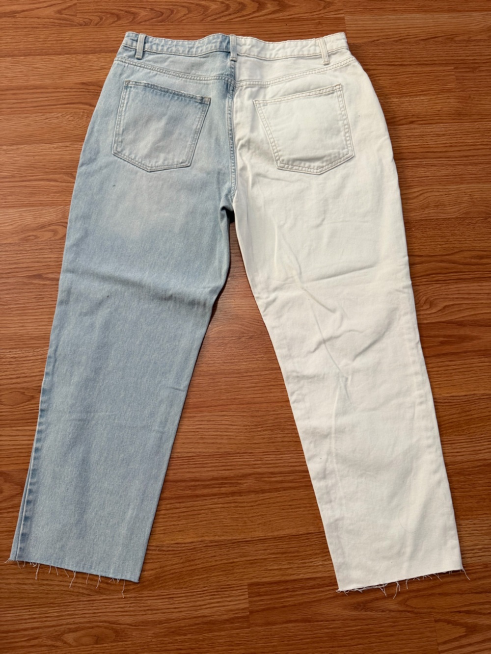 No Boundaries Two-Tone Color Block Ankle Jeans in White and Light Blue - Picture 2 of 3